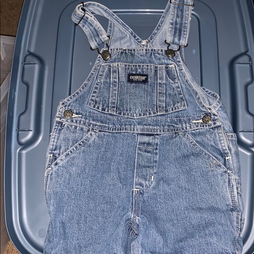 2t. OshKosh overall shorts